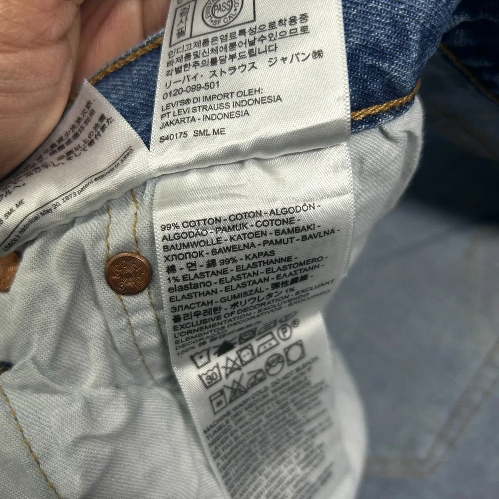 Levi's 501 Jeans Men's‎ Blue Denim Destroyed Ripped Straight Button Fly - 35X33